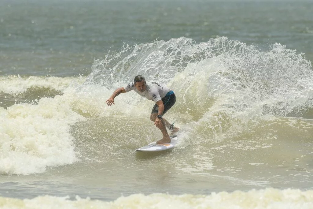 A lenda Fabio Gouveia durante o Circuito CBSurf Tour 2023 Foto Márcio David