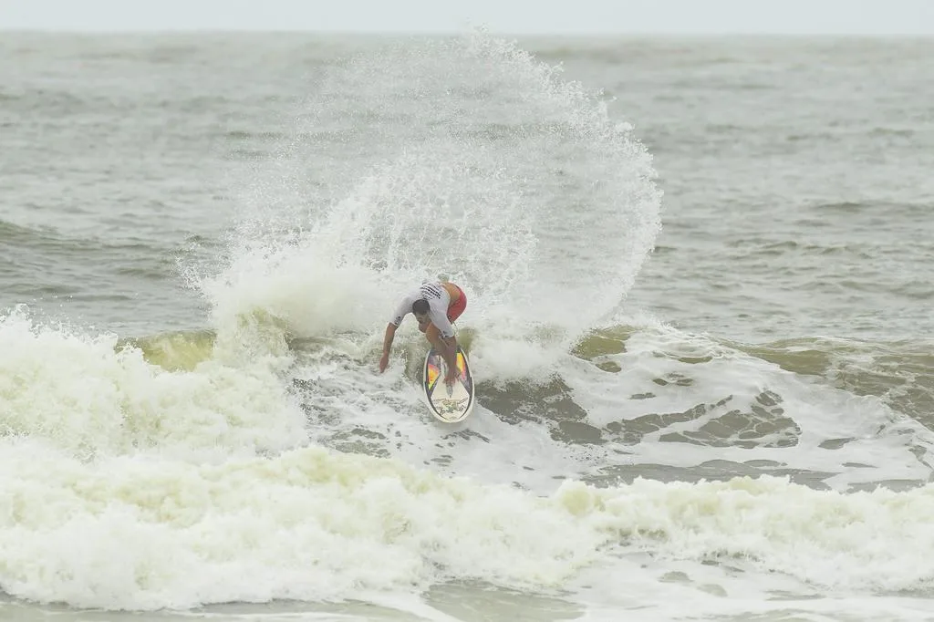 456545 1169855 marcio farney cbsurf navegantes dia2 marciodavidphoto00030117 web