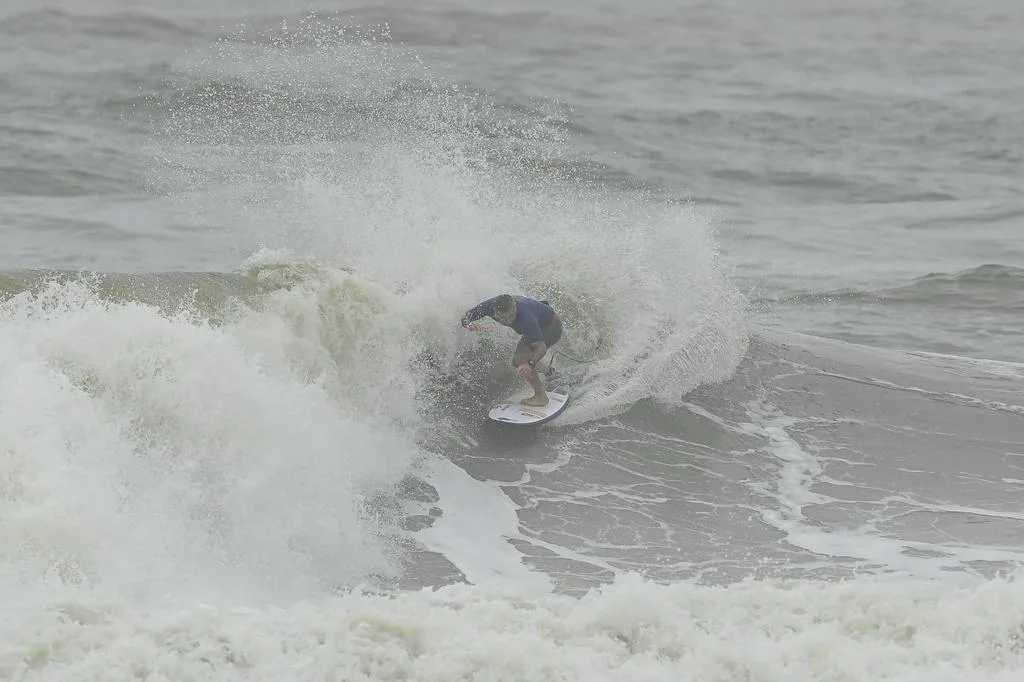 456545 1169857 fabio gouveia cbsurf navegantes dia2 marciodavidphoto00030131 web