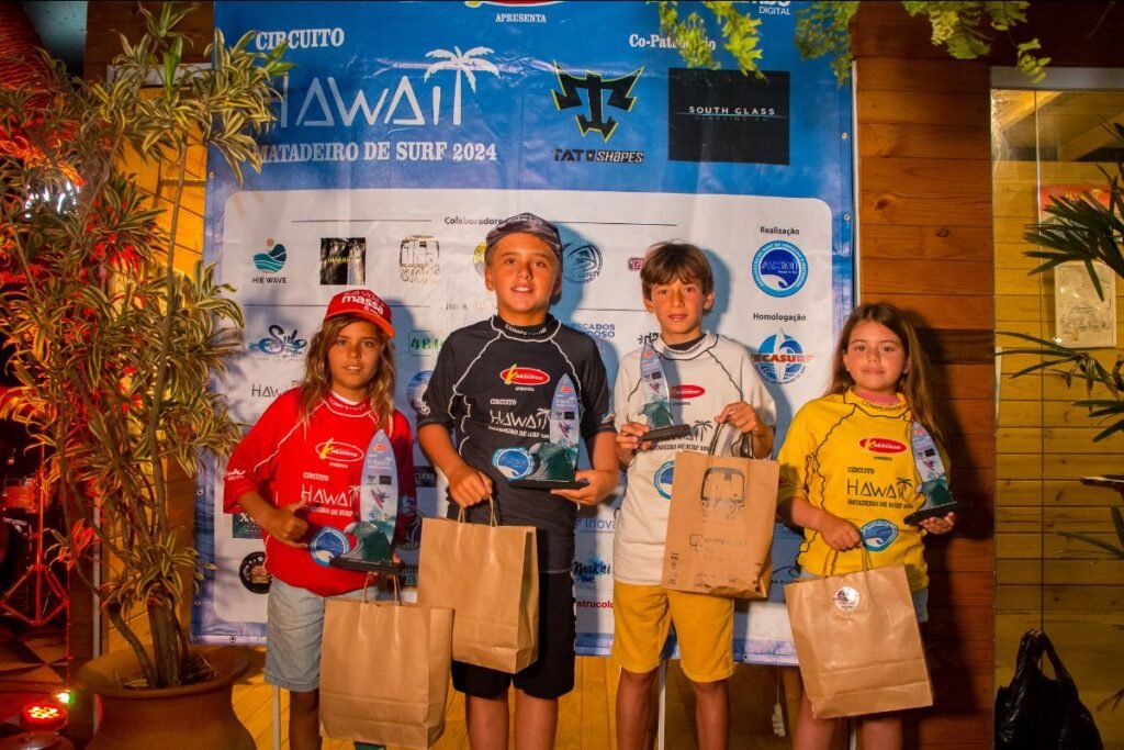 Entrega da premiação no Hawaii Circuito ASM 2024 Foto @jefpereiraphoto