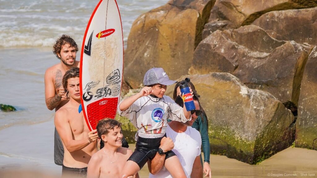 Guilherme Goulart, campeão Sub 10 do Circuito Hawaii ASM 2024 Foto Shot Spot