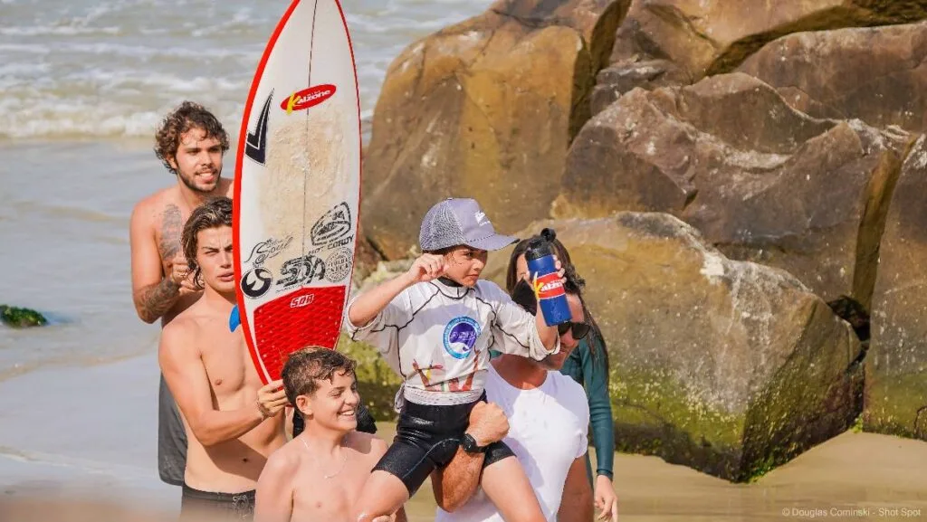 Guilherme Goulart, campeão Sub 10 do Circuito Hawaii ASM 2024 Foto Shot Spot