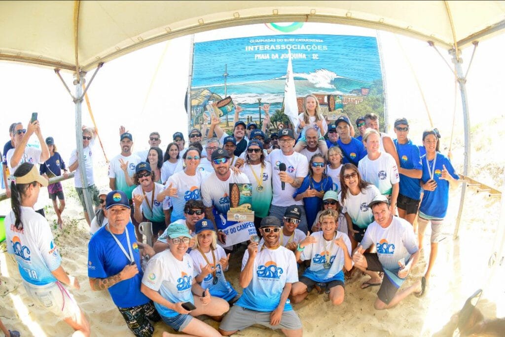 Confraternização das equipes Foto Márcio David